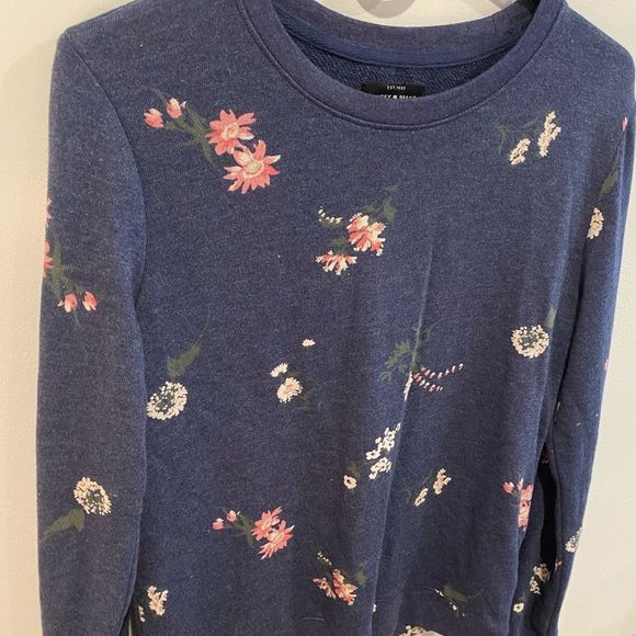 Navy Blue w/ Pink/White Floral Design Top - Picture 4 of 4